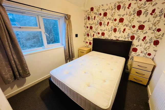 8 Green Park Road, Dudley photo 5