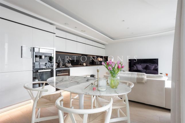Flat for sale in Tower One, The Corniche, 24 Albert Embankment, Vauxhall, London