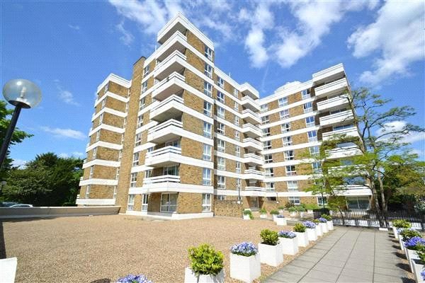 Studio flat on 73,, March Court, Warwick Drive, £1,250/mo