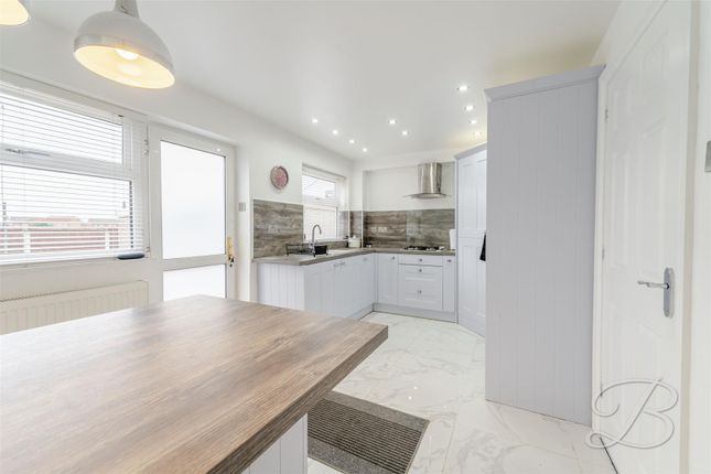 62, Hamilton Drive, Mansfield photo 2