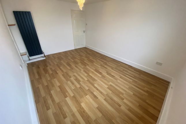 Flat for sale in Hollyfield, Harlow