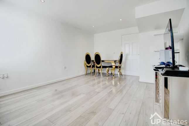 14, Hartley Close, Coventry photo 4