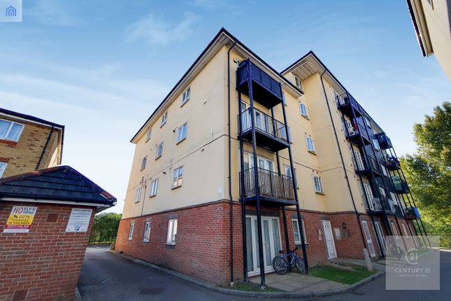 Flat for sale in Blackthorn Road, Ilford