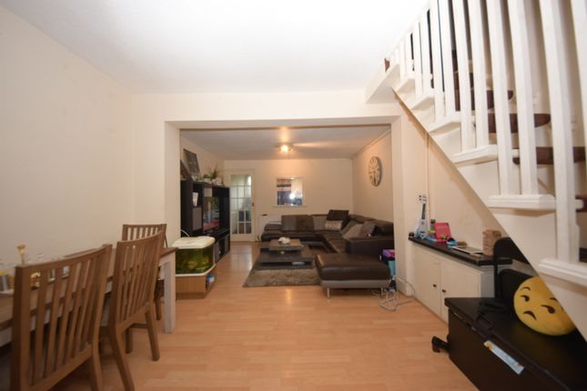 80, Inglehurst Gardens, Ilford photo 4