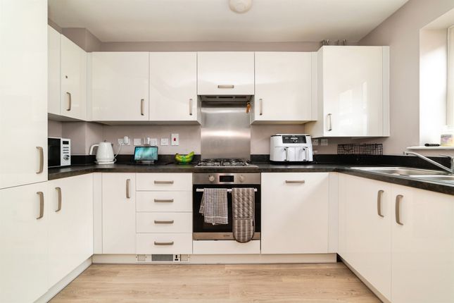 7, Sander Close, Hitchin photo 4