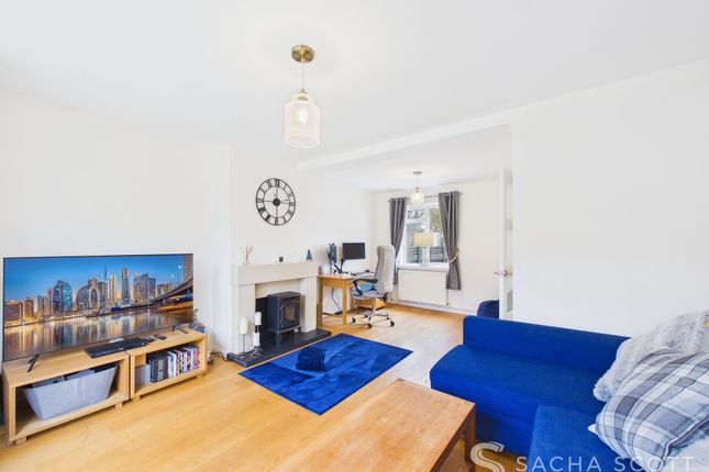 1 Yewlands Close, Banstead photo 3