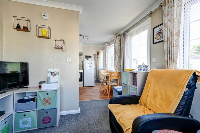 12, Beverly Court, Great Yarmouth photo 4