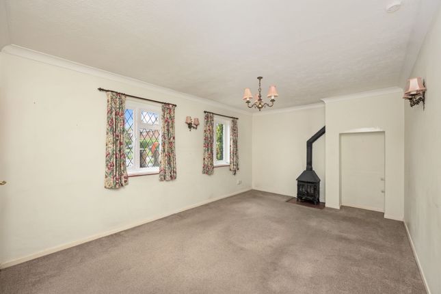 24 Frenches Mead, Billingshurst photo 4