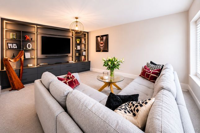 7, Pauling Close, Aylesbury photo 3