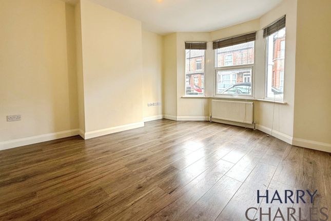 119, Sandringham Road, Watford photo 2