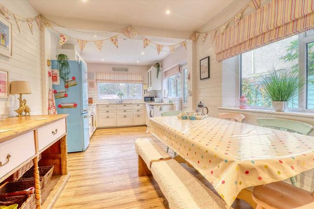 20, Woodberry Way, Walton on the naze photo 2