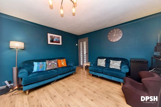 55 Moorfield, Gildersome, Leeds photo 4