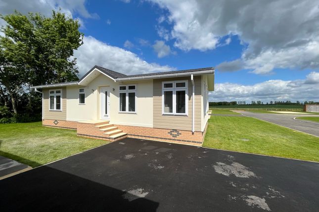 Mobile/park home for sale in Berry Green Park, Clopton, Kettering