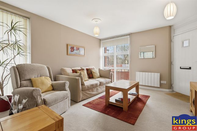 8D, Bryan Road, London photo 3