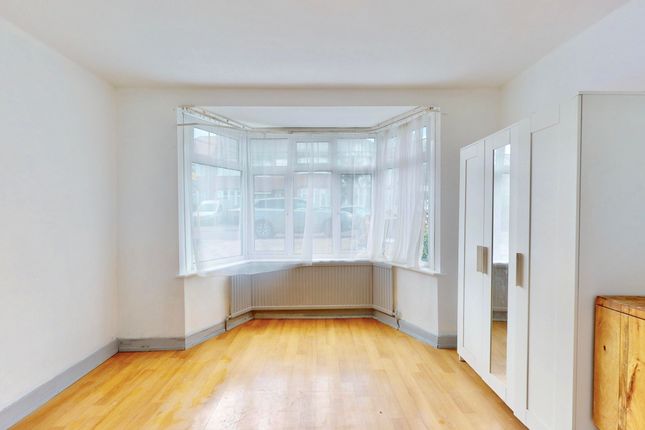 Summit Close, London photo 5