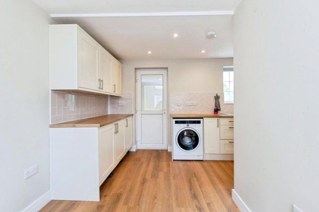 64, Kingsbury Drive, Windsor photo 4