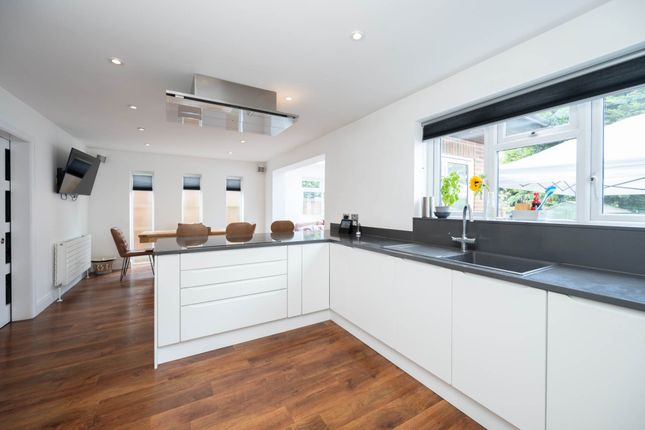 14, Gateford Drive, Horsham photo 4