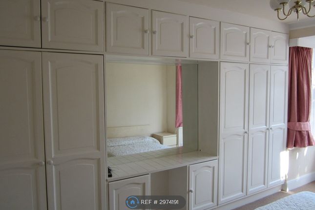 Wyndham Road, Northfields Ealing, London photo 2
