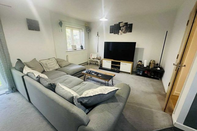 FLAT 7, 18 LONDON ROAD, THATCHAM photo 3