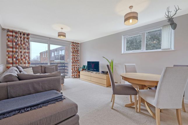 Flat for sale in Parkmore Close, Woodford Green