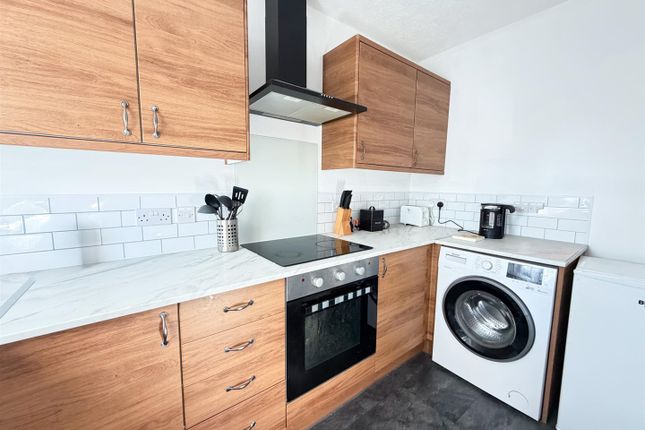 Flat 11, 17, Robinson Court, Churchdale Road, Eastbourne photo 3