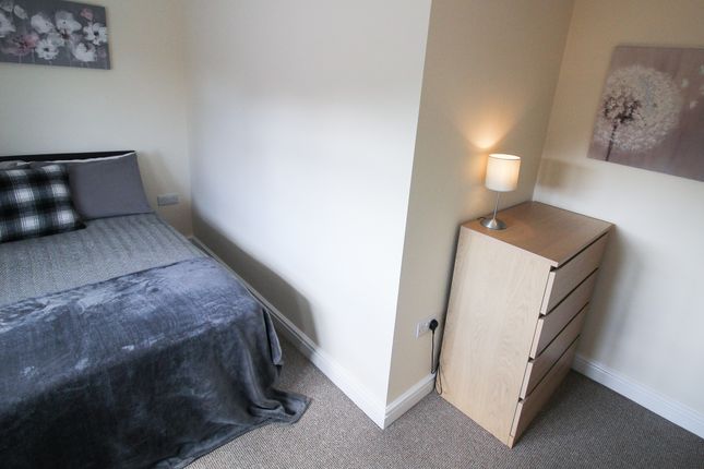 Room to rent in Grasmere Road, Carcroft