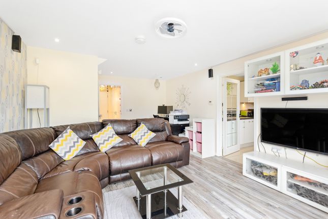 5, Rowan Walk, East Calder photo 4