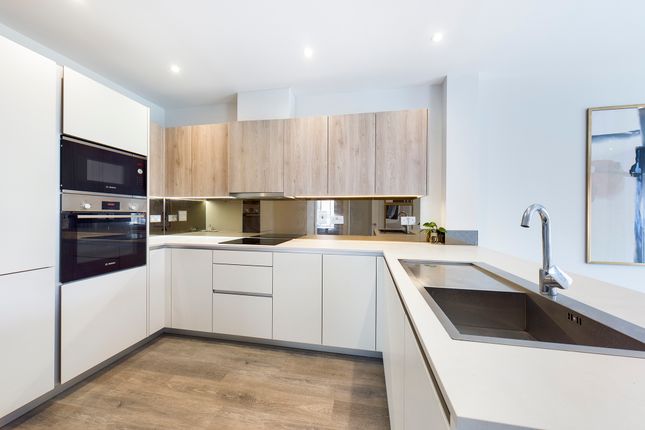 Cam00176P1-Pr0196-Still02