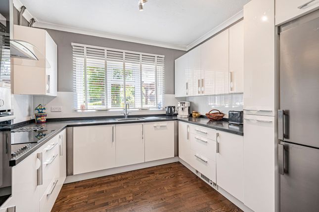 30 Bowling Court, Henley-On-Thames photo 3