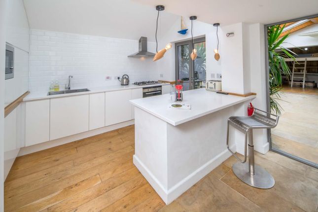 Thumbnail Flat for sale in Bath Road, Cowes
