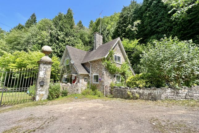 Impressive Iron Gated, 3 Bedroom Country Home