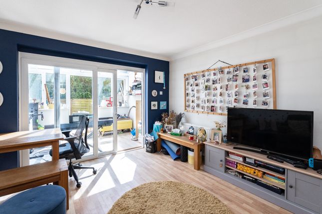 2, Paddock Close, Dorking photo 3