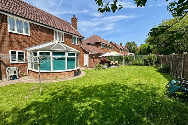9, Fountains Close, Ashford photo 2