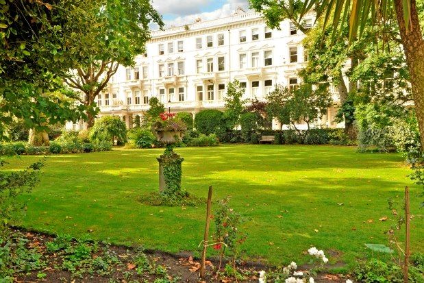 Flat to rent in 19 Earl's Court Square, London