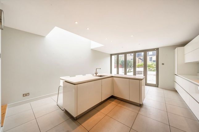 28, Kimberley Road, London photo 3
