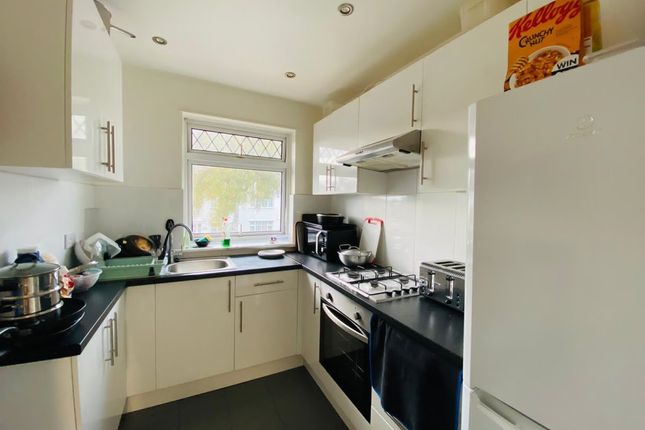 136 Top Floor, Grasmere Avenue, Wembley photo 4