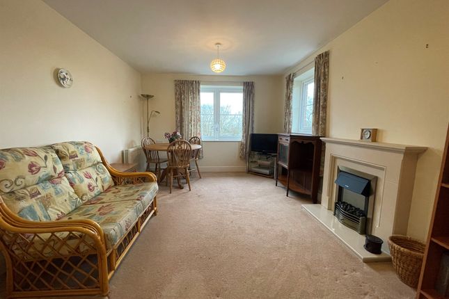 47, Goodes Court, Royston photo 4