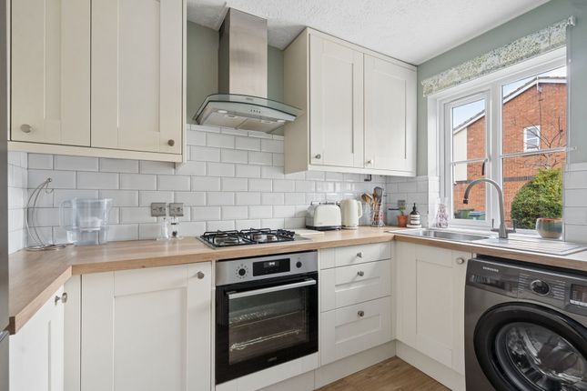 27 Avenue Terrace, Watford photo 2