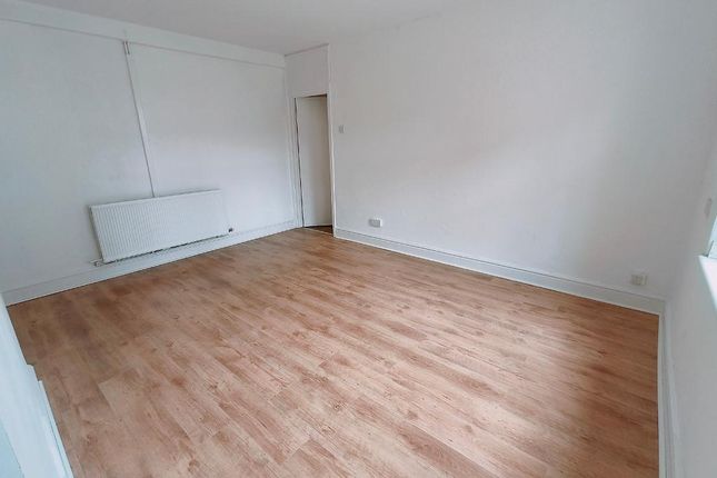 Flat 1, 68, Chesterfield, Greenfield Road, Colwyn Bay photo 3