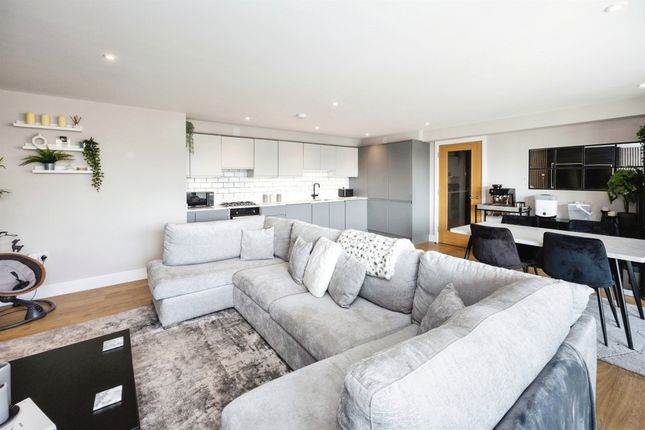 Flat for sale in Crabble Hill, Dover