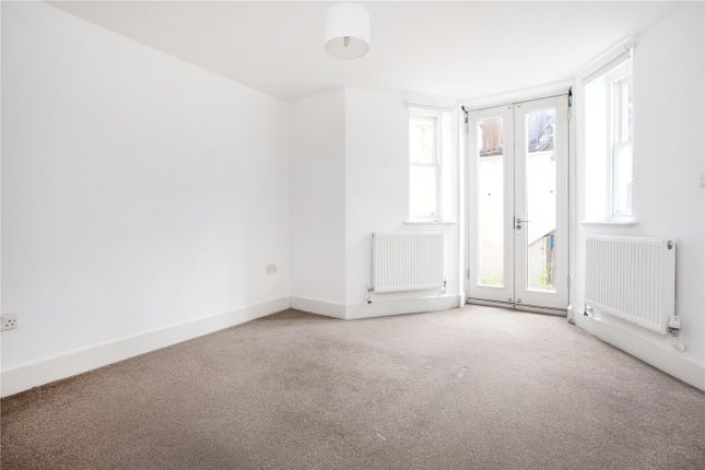 Flat to rent in Brooke Road, London