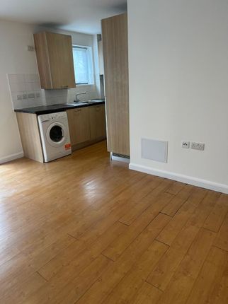 Flat 2, Chandos Parade, CANONS PARK photo 4