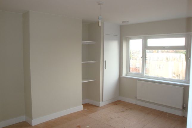 171A, Coulsdon Road, Caterham photo 4