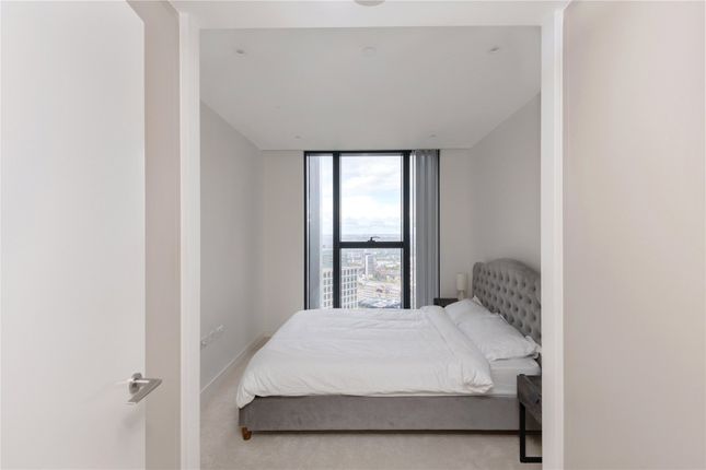 Flat for sale in Hampton Tower, 75 Marsh Wall, South Quay Plaza