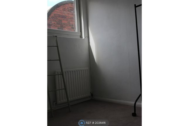 Flat to rent in Woodhouse Green, Rotherham