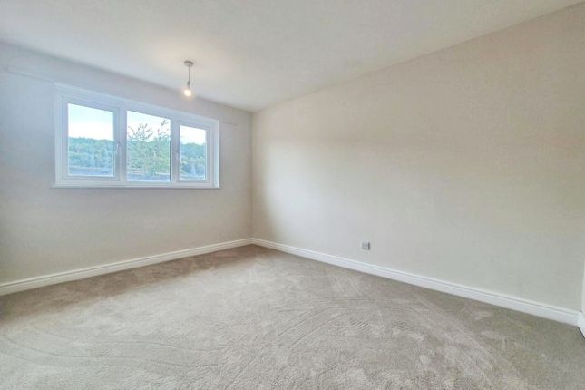 20, Garland Drive, Sheffield photo 5