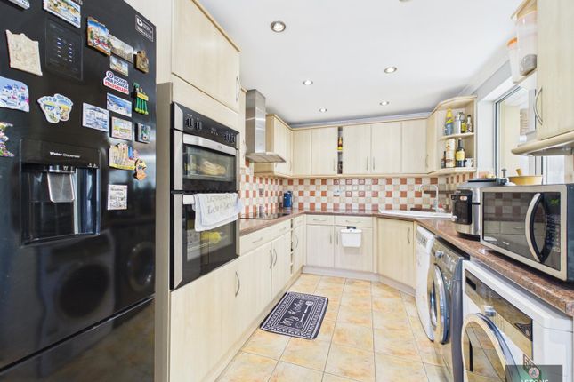 7, Tinsley Close, Crawley photo 3