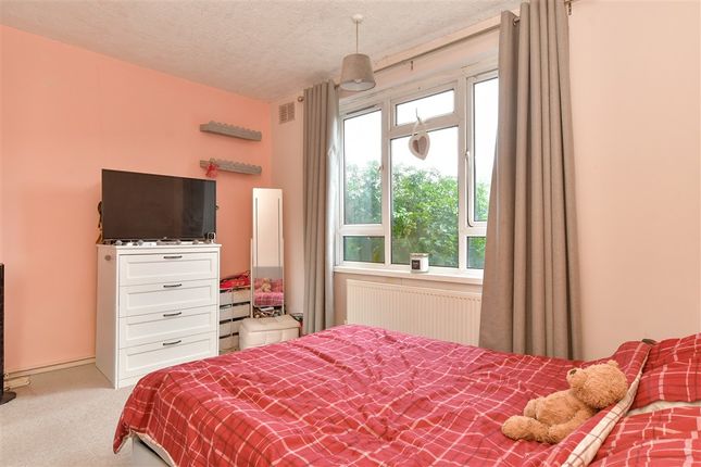 Dickens Avenue, Dartford photo 4