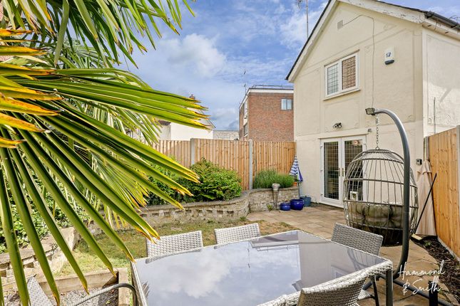 55 High Street, Ongar photo 4