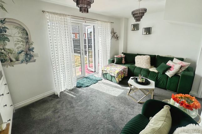 19, Broome Road, Wolverhampton photo 3